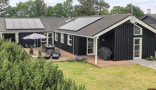 Four-Bedroom Holiday Home