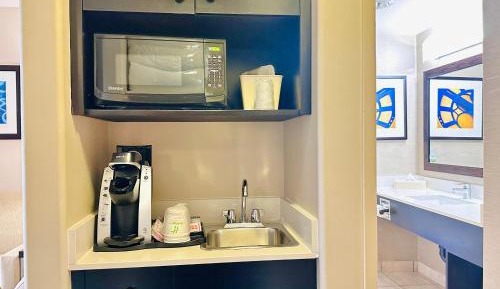 Double Room - Mobility Accessible Tub - Non-Smoking