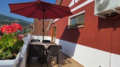 Apartment with Mountain View