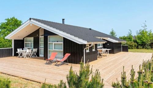Three-Bedroom Holiday Home 