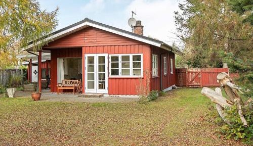 Three-Bedroom Holiday Home 