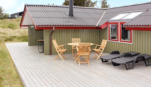 Three-Bedroom Holiday Home 