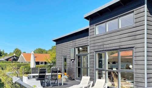 Three-Bedroom Holiday Home 