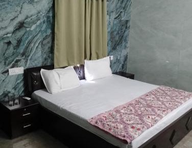 Deluxe Double Room (2 Adults + 1 Child)