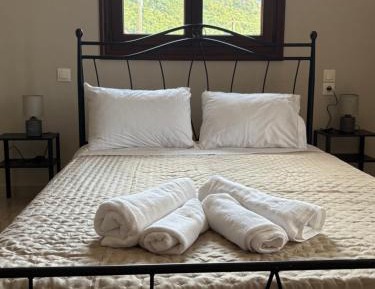 Three-Bedroom Apartment with Mountain View