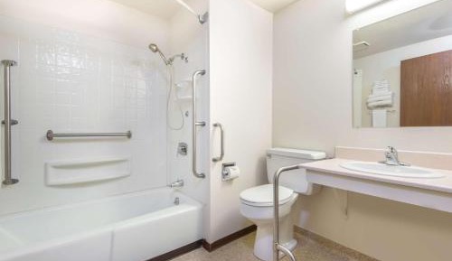 Queen Room - Disability Access/Non-Smoking