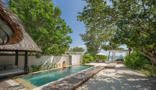 Sunrise Beach Villa Pool King