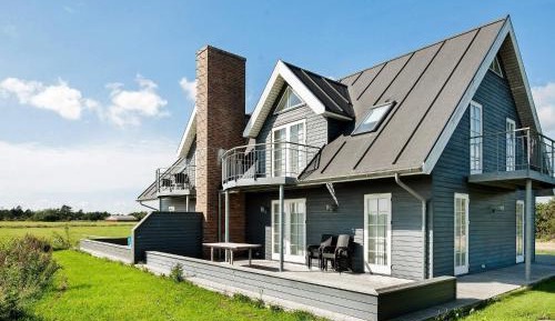 Three-Bedroom Holiday Home 