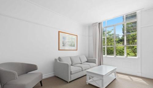 Deluxe One-Bedroom Apartment