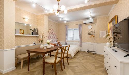 Four-Bedroom Deluxe Apartment