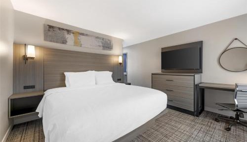 Bridal King Suite with Sofa Bed - Non-Smoking