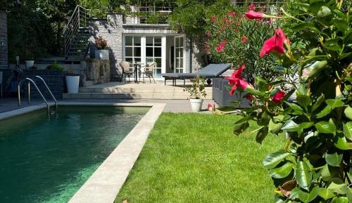 Apartment with Pool View 