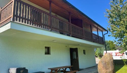 Room #1218874402