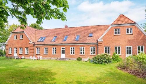 Ten-Bedroom Holiday Home