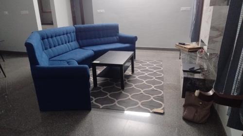 Room #1375517412