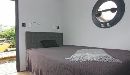 Apartment 4