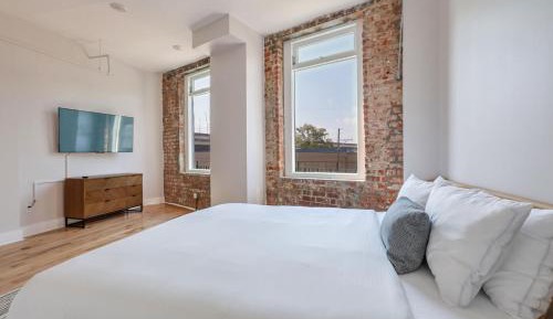 Three-Bedroom Apartment with Balcony