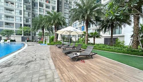One-Bedroom Apartment with Balcony and City View