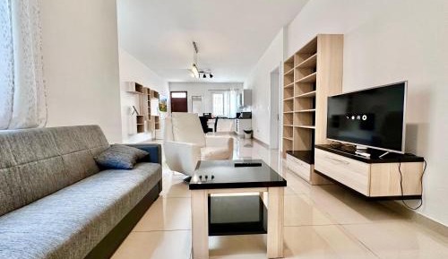 Apartment With Shared Bathroom