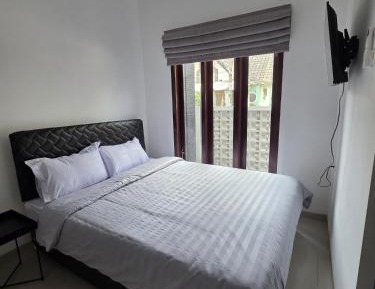 Standard Double Room with Shared Bathroom