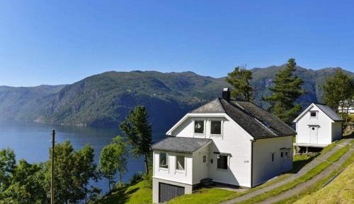Five-Bedroom Holiday Home