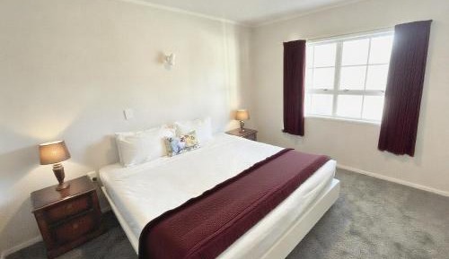Superior One-Bedroom Apartment