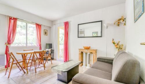 One-Bedroom Holiday Home