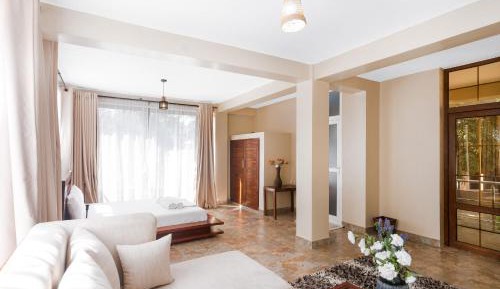 Deluxe Double Room (2 Adults + 1 Child)