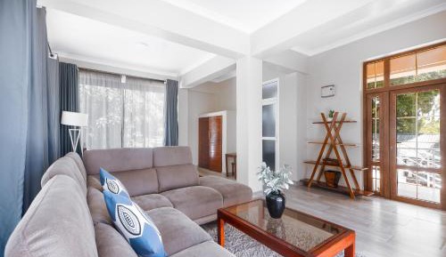 Deluxe Double Room (2 Adults + 1 Child)