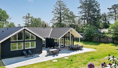 Eight-Bedroom Holiday Home