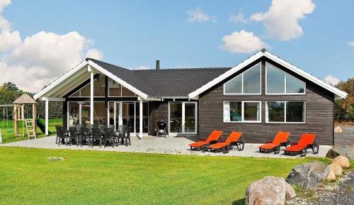 Seven-Bedroom Holiday Home