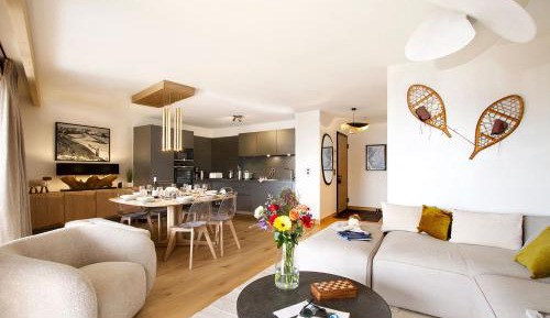 Three-Bedroom Apartment with Balcony