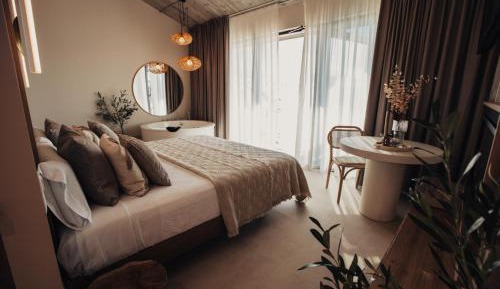 Suite with Hot Tub