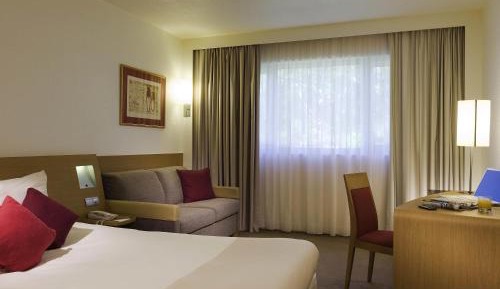 Superior Room with 1 Queensize Bed and a Single Sofa Bed