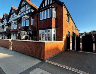 Deluxe Two-Bedroom Apartment with Garden View