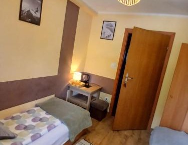 Standard Twin Room with Shared Bathroom
