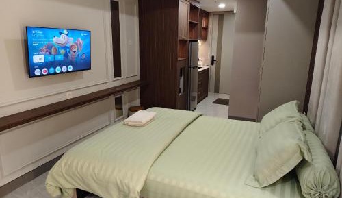 Deluxe One-Bedroom Apartment with City View