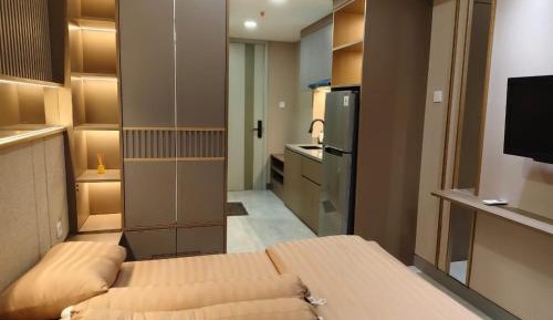 One-Bedroom Apartment with Pool View
