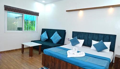 Deluxe Double Room (2 Adults + 1 Child)