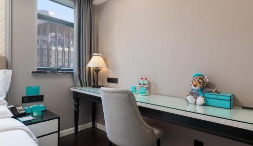 Deluxe Queen Room