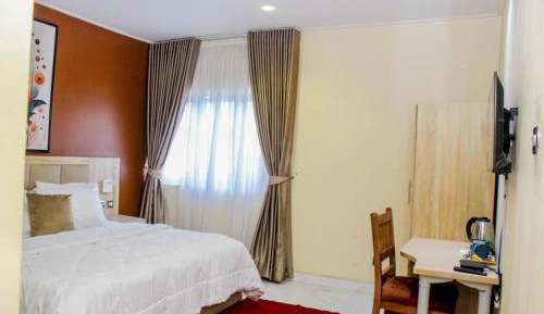 Standard Queen Room