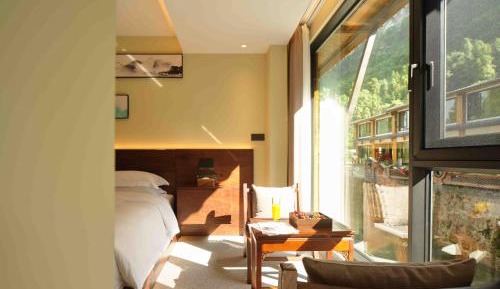 Deluxe King Suite