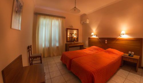 Budget Triple Room with Mountain View