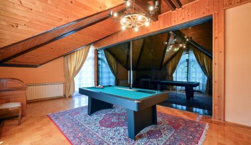 Three-Bedroom Holiday Home 