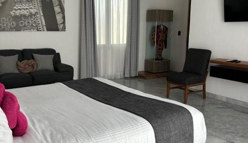Queen Room with Pool View