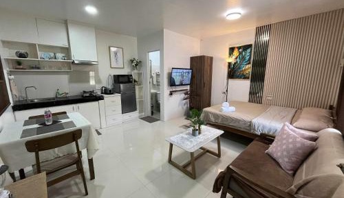 Studio with Garden View