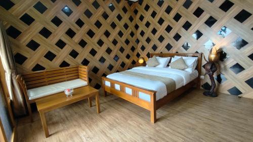 Deluxe Double Room (2 Adults + 1 Child)