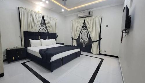 Deluxe Double Room (2 Adults + 1 Child)