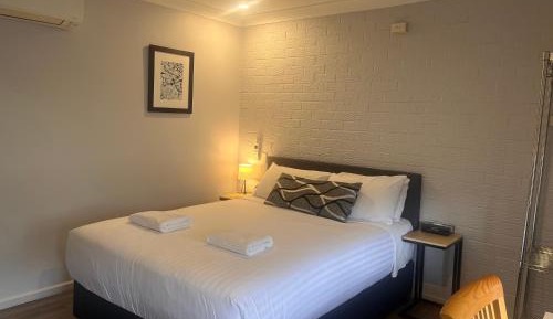 Economy Queen Room