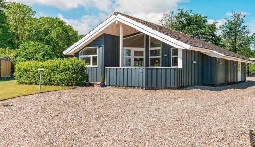 Three-Bedroom Holiday Home 
